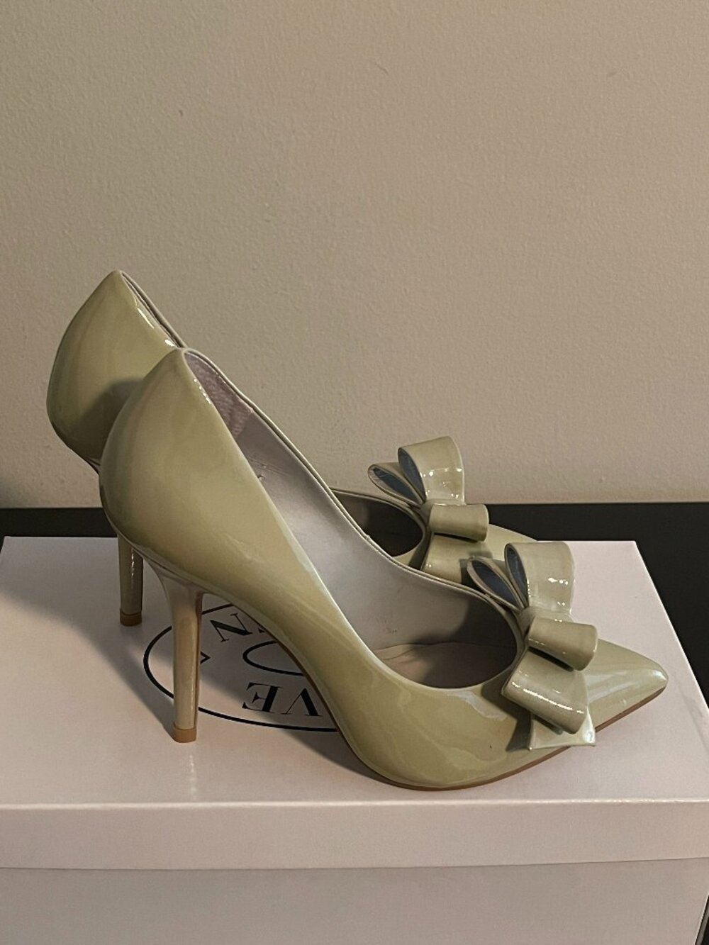Steven by Steve Madden Bow Pump Sz 7